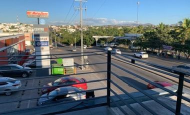 Locales en Renta en Plaza Centro 87 en frente de Parque 87 y a un lado de Autozone y Walmart Mexico 68