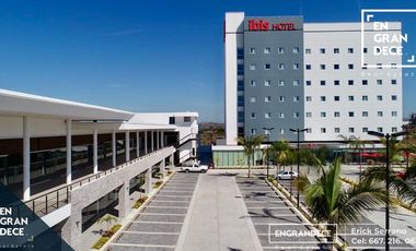 Locales Comerciales en Renta, Plaza Punto Marenna, Frente a Plaza Galerias Liverpool Marina Mazatlan, Anclada con Hotel Ibis, Restaurantes.