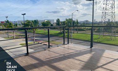 Locales Comerciales en Renta, Plaza Punto Marenna, Frente a Plaza Galerias Liverpool Marina Mazatlan, Anclada con Hotel Ibis, Restaurantes.