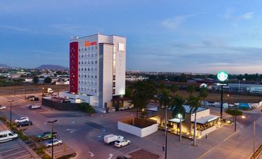 Locales Comerciales en Renta Plaza Punto Cultiva Agribusiness Center, 200 Cajones de Estacionamiento, Hotel Ibis, Starbucks, Bancos, Alto Flujo vial.