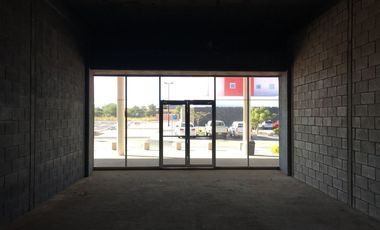 Locales Comerciales en Renta Plaza Punto Cultiva Agribusiness Center, 200 Cajones de Estacionamiento, Hotel Ibis, Starbucks, Bancos, Alto Flujo vial.