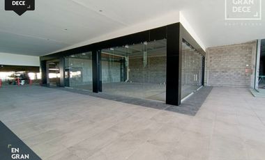 Locales en Renta Plaza Congreso, Sector Tres Rios, Blvd. Pedro Infante Corredor Automotriz, Ideal para restaurantes u oficinas. Estacionamiento Seguro