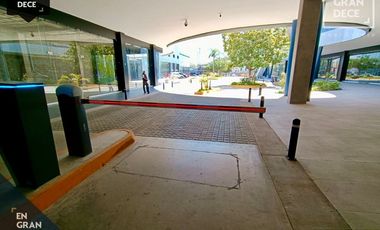 Locales en Renta Plaza Congreso, Sector Tres Rios, Blvd. Pedro Infante Corredor Automotriz, Ideal para restaurantes u oficinas. Estacionamiento Seguro