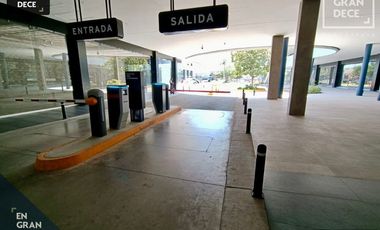 Locales en Renta Plaza Congreso, Sector Tres Rios, Blvd. Pedro Infante Corredor Automotriz, Ideal para restaurantes u oficinas. Estacionamiento Seguro