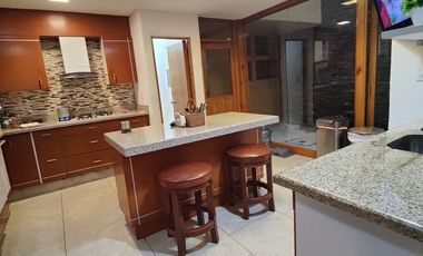 SE VENDE EXCELENTE CASA EN BOSQUES DE LAS LOMAS (V)