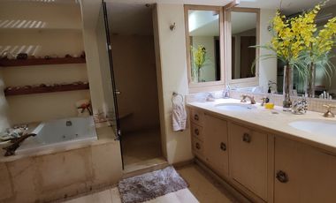 SE VENDE EXCELENTE CASA EN BOSQUES DE LAS LOMAS (V)