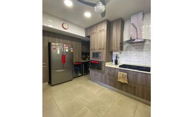 BETANIA / LA GLORIA / 530M / 4 HABITACIONES / 3 PARKING / TERRAZA