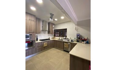 BETANIA / LA GLORIA / 530M / 4 HABITACIONES / 3 PARKING / TERRAZA