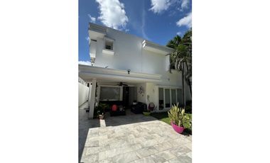 BETANIA / LOS ANGELES / 484M / 4 HABITACIONES / 4 PARKING / 2 NIVELES