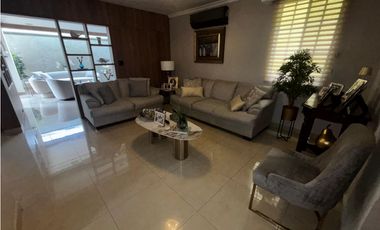 CONDADO DEL REY / CRYSTAL SPRING / 289M / 3 HABITACIONES / 2 PARKING
