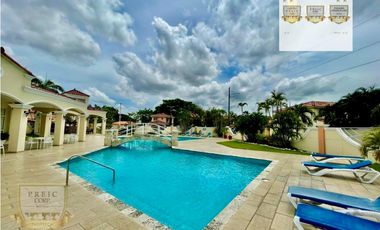 SE VENDE CASA UNIFAMILIAR EN VILLA VALENCIA, COSTA SUR (MC)