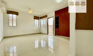 SE VENDE CASA UNIFAMILIAR EN VILLA VALENCIA, COSTA SUR (MC)