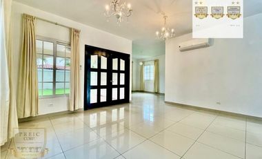 SE VENDE CASA UNIFAMILIAR EN VILLA VALENCIA, COSTA SUR (MC)