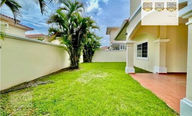 SE VENDE CASA UNIFAMILIAR EN VILLA VALENCIA, COSTA SUR (MC)