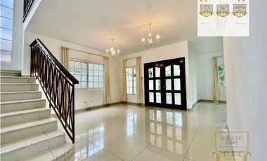 SE VENDE CASA UNIFAMILIAR EN VILLA VALENCIA, COSTA SUR (MC)