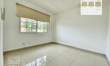 SE VENDE CASA UNIFAMILIAR EN VILLA VALENCIA, COSTA SUR (MC)
