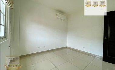 SE VENDE CASA UNIFAMILIAR EN VILLA VALENCIA, COSTA SUR (MC)