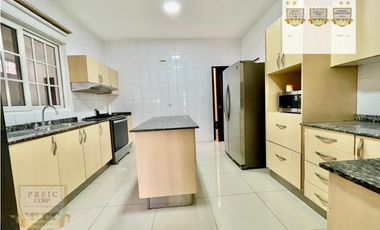 SE VENDE CASA UNIFAMILIAR EN VILLA VALENCIA, COSTA SUR (MC)