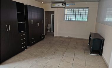 HOWARD / 1300M / 4 HABITACIONES / AMPLIO PATIO / CON PORTON JC