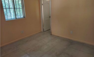 HOWARD / 1300M / 4 HABITACIONES / AMPLIO PATIO / CON PORTON JC