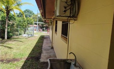 HOWARD / 1300M / 4 HABITACIONES / AMPLIO PATIO / CON PORTON JC