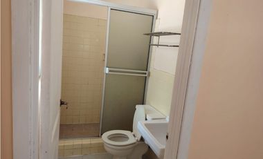 HOWARD / 1300M / 4 HABITACIONES / AMPLIO PATIO / CON PORTON JC