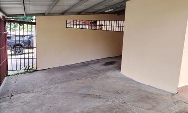 HOWARD / 1300M / 4 HABITACIONES / AMPLIO PATIO / CON PORTON JC