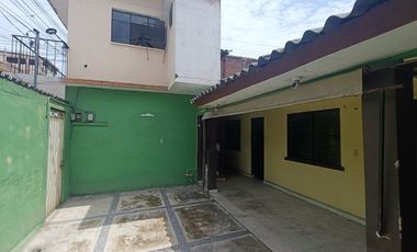 CASA CON LOCAL COMERCIAL EN  ESQUINA