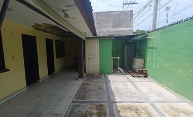 CASA CON LOCAL COMERCIAL EN  ESQUINA