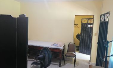 CASA CON LOCAL COMERCIAL EN  ESQUINA