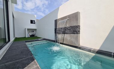 Casa en Venta en Lomas de la Rioja | alberca con cascada