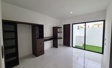 Casa en Venta en Lomas de la Rioja | alberca con cascada