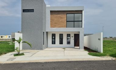 Casa en Venta en Lomas de la Rioja | alberca con cascada