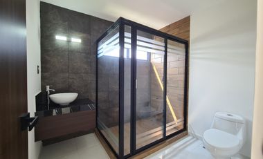 Casa en Venta en Lomas de la Rioja | alberca con cascada