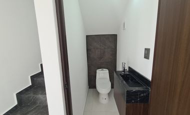 Casa en Venta en Lomas de la Rioja | alberca con cascada