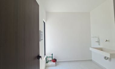 Casa en Venta en Lomas de la Rioja | alberca con cascada