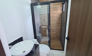 Casa en Venta en Lomas de la Rioja | alberca con cascada