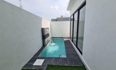 Casa en Venta en Lomas de la Rioja | alberca con cascada