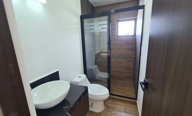 Casa en Venta en Lomas de la Rioja | alberca con cascada