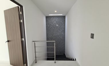 Casa en Venta en Lomas de la Rioja | alberca con cascada