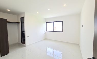 Casa en Venta en Lomas de la Rioja | alberca con cascada