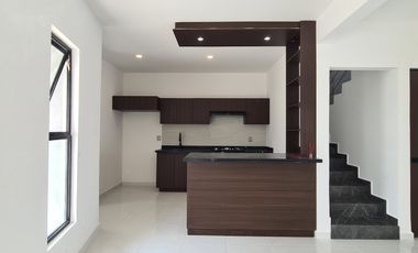 Casa en Venta en Lomas de la Rioja | alberca con cascada