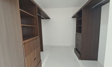 Casa en Venta en Lomas de la Rioja | alberca con cascada