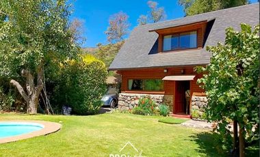 Casa en Venta en Chalet Estilo Suizo, 2 pisos, 3 dormitorios, Piscina, El Ingenio, San Jose de Maipo