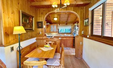 Casa en Venta en Chalet Estilo Suizo, 2 pisos, 3 dormitorios, Piscina, El Ingenio, San Jose de Maipo