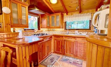 Casa en Venta en Chalet Estilo Suizo, 2 pisos, 3 dormitorios, Piscina, El Ingenio, San Jose de Maipo