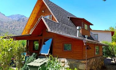 Casa en Venta en Chalet Estilo Suizo, 2 pisos, 3 dormitorios, Piscina, El Ingenio, San Jose de Maipo