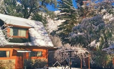 Casa en Venta en Chalet Estilo Suizo, 2 pisos, 3 dormitorios, Piscina, El Ingenio, San Jose de Maipo