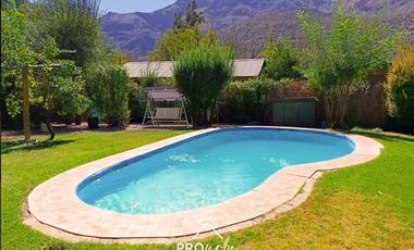 Casa en Venta en Chalet Estilo Suizo, 2 pisos, 3 dormitorios, Piscina, El Ingenio, San Jose de Maipo