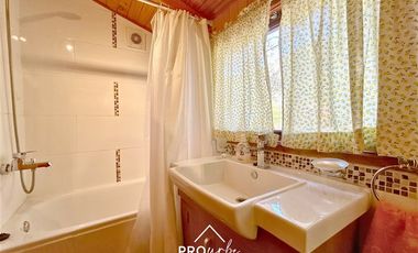 Casa en Venta en Chalet Estilo Suizo, 2 pisos, 3 dormitorios, Piscina, El Ingenio, San Jose de Maipo